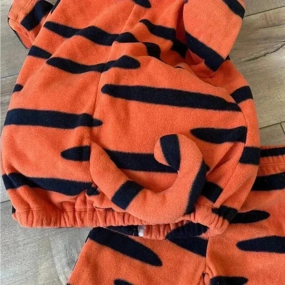 4/$25 Carters Tiger Baby Halloween Costume Sz 6-9 Months 2 piece Hoodie - Picture 6 of 6